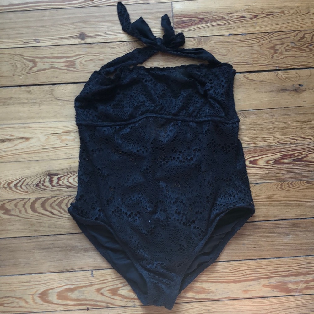 💃🏻Free w/purchase! Mossimo black crochet suit